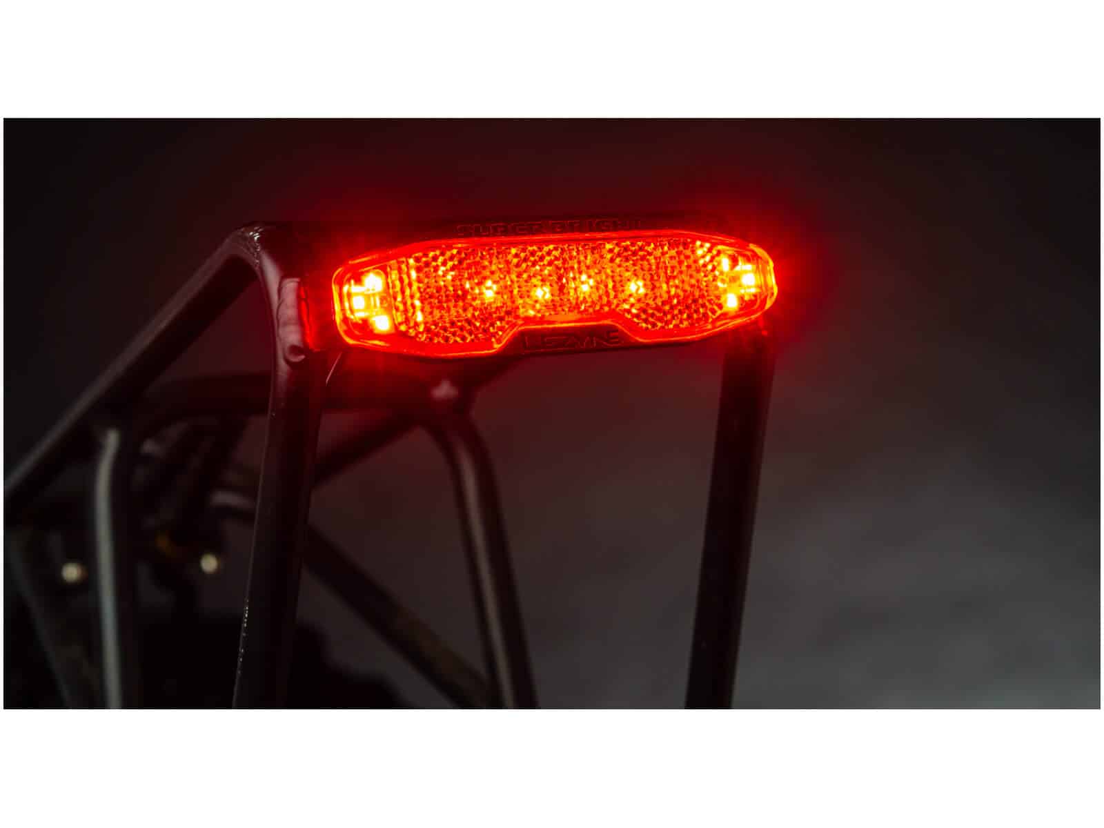 Lampa tylna Lezyne e-bike Z-MARK SUPER BRIGHT E12 ALERT STVZO