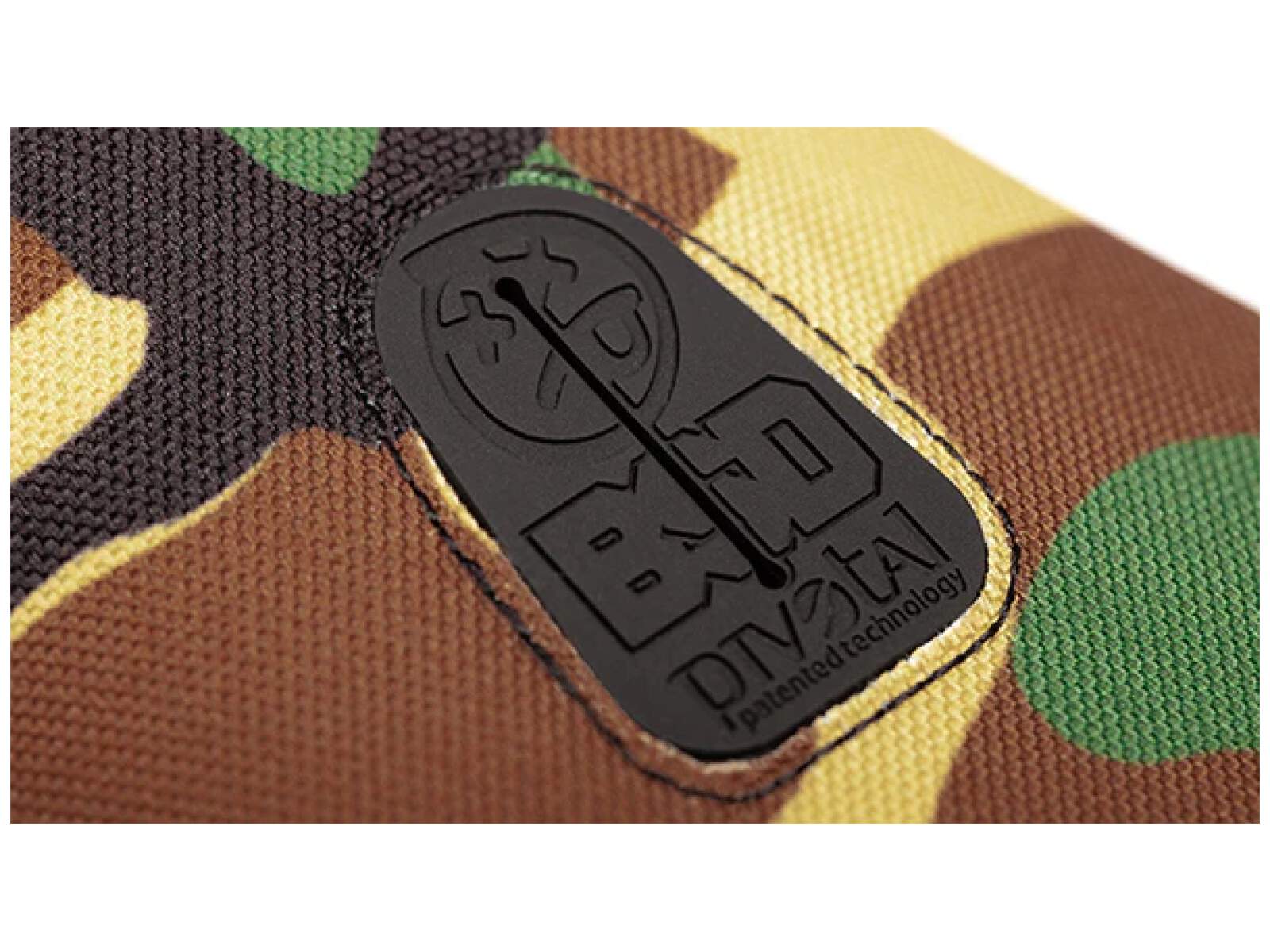 DROP BOMBS The Soulja seat features the classic bomb logo embroidery on a heavy duty nylon top section.